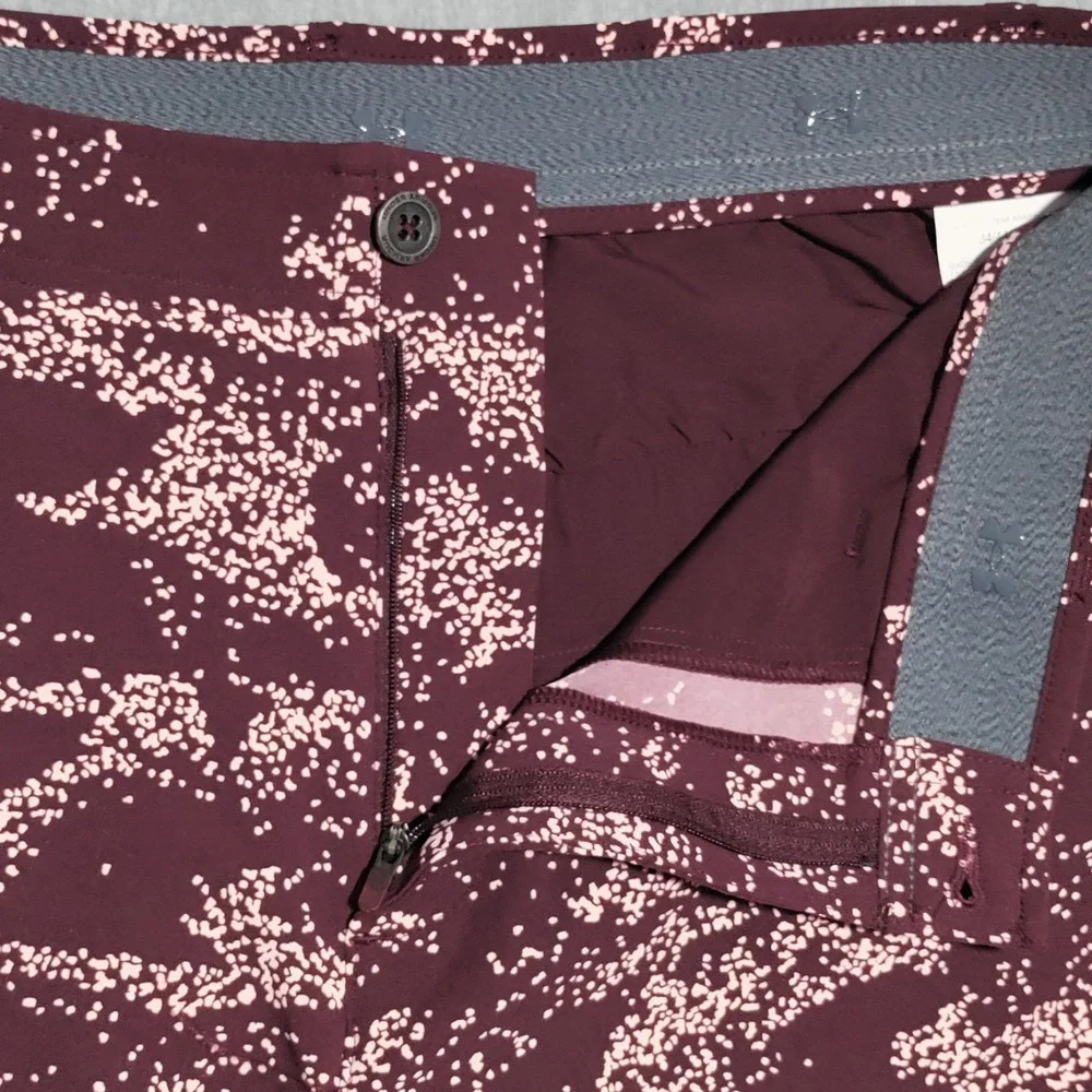 Under Armour UA Golf Shorts Mens‎ 34 Burgundy Printed 10
